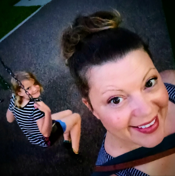 Meet your Posher, Laura - Picture 3 of 4